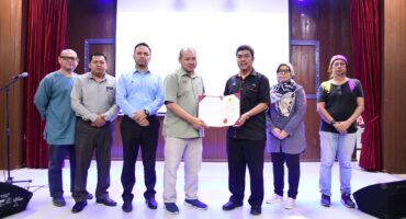 Majlis Penyerahan Projek Kerja-kerja Elektrik, Menaiktaraf Sistem Audio dan Pencahayaan Audi Lekir dan Lain-lain kerja Berkaitan