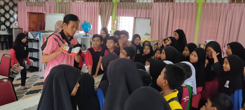 Pameran dan jualan buku bersempena Bulan Membaca di Sekolah Kebangsaan Kampong Gelam 3