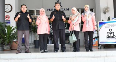 Pengarah Perbadanan Perpustakaan Awam Pahang berkunjung ke PERPUSTAM
