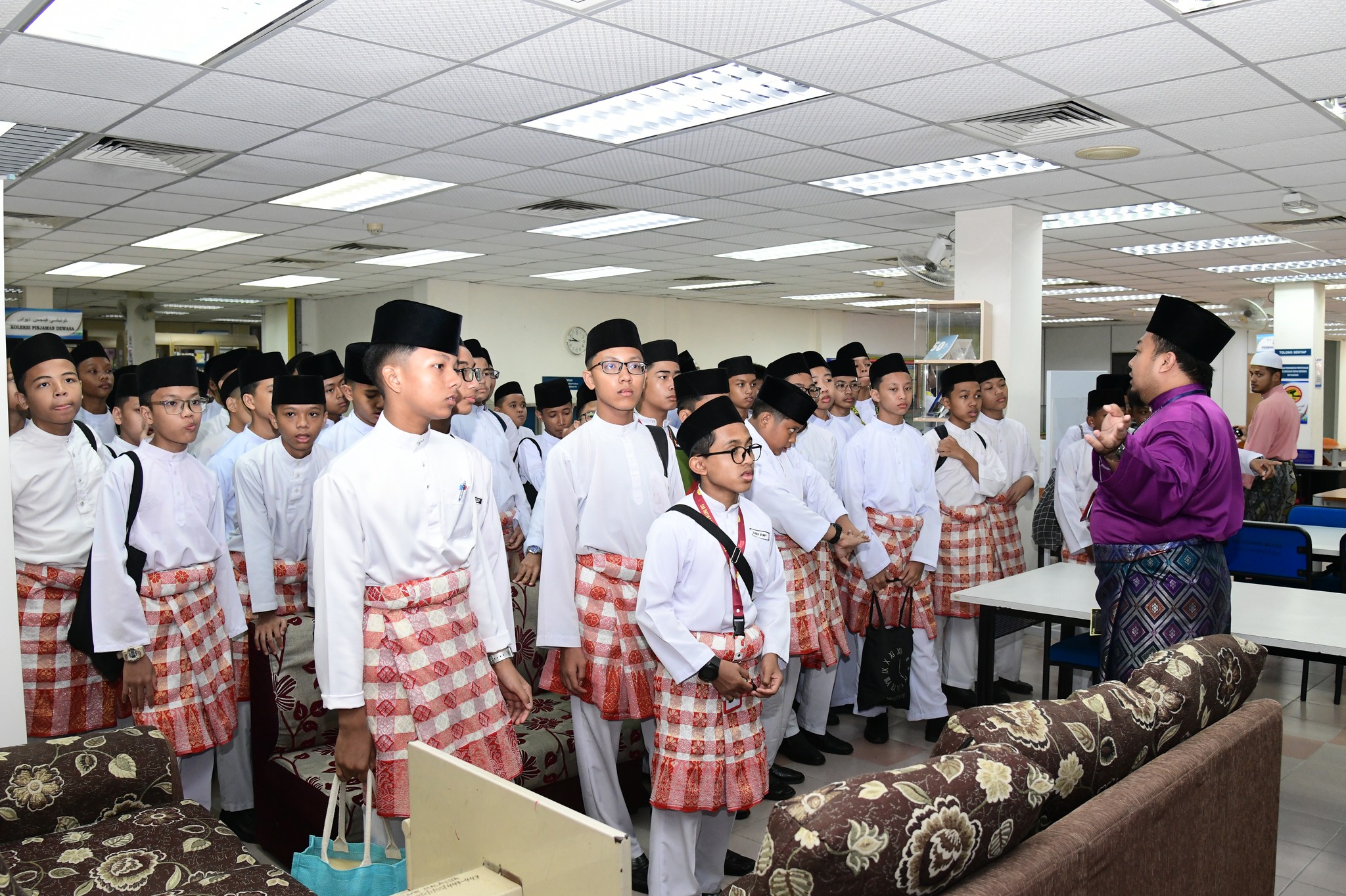 Lawatan Sambil Belajar dan Bengkel Literasi Maklumat pelajar Tingkatan 2 SM Imtiaz Ulul Albab Melaka 2024 4