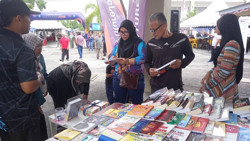 Karnival Pendidikan dan Kerjaya MyFutureJobs OutReach 2024 DUN Kuala Linggi1