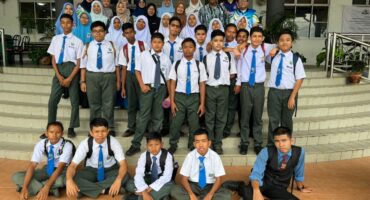Pelajar-pelajar pendidikan khas SMK Ayer Molek mengunjungi PERPUSTAM