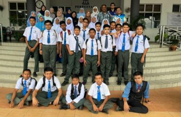 12-19 Pelajar-pelajar pendidikan khas SMK Ayer Molek mengunjungi PERPUSTAM