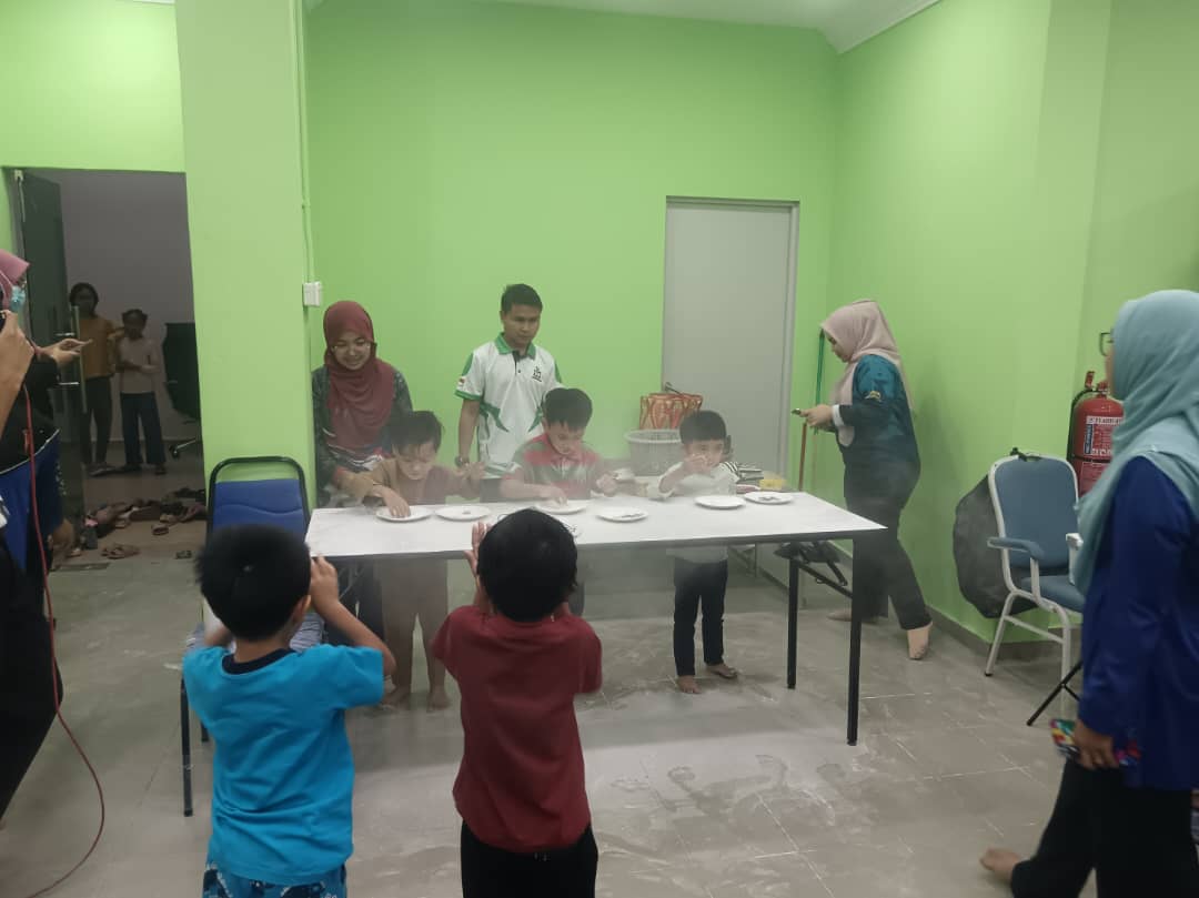 CUTI SEKOLAH : SEMAIKAN KASIH @PERPUSTAM 5 4