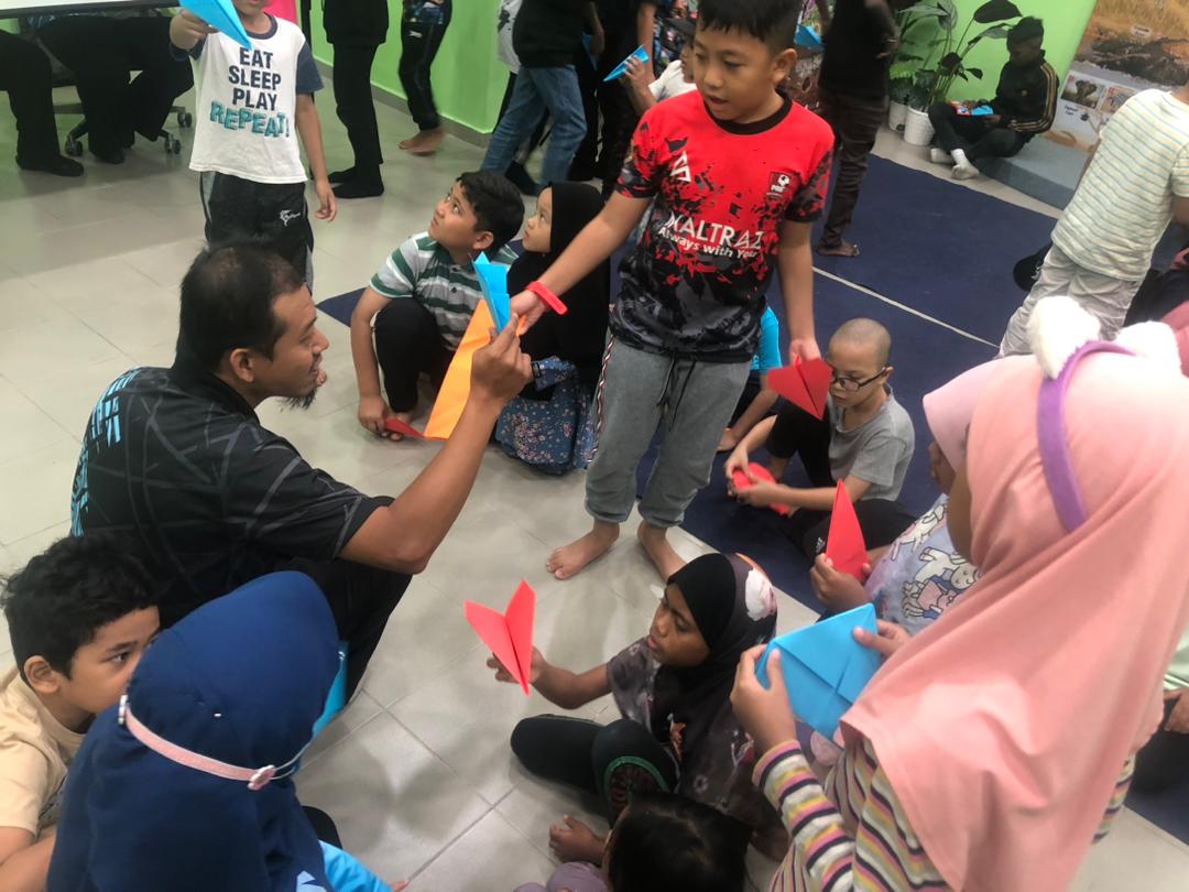 CUTI SEKOLAH : SEMAIKAN KASIH @PERPUSTAM 7 3
