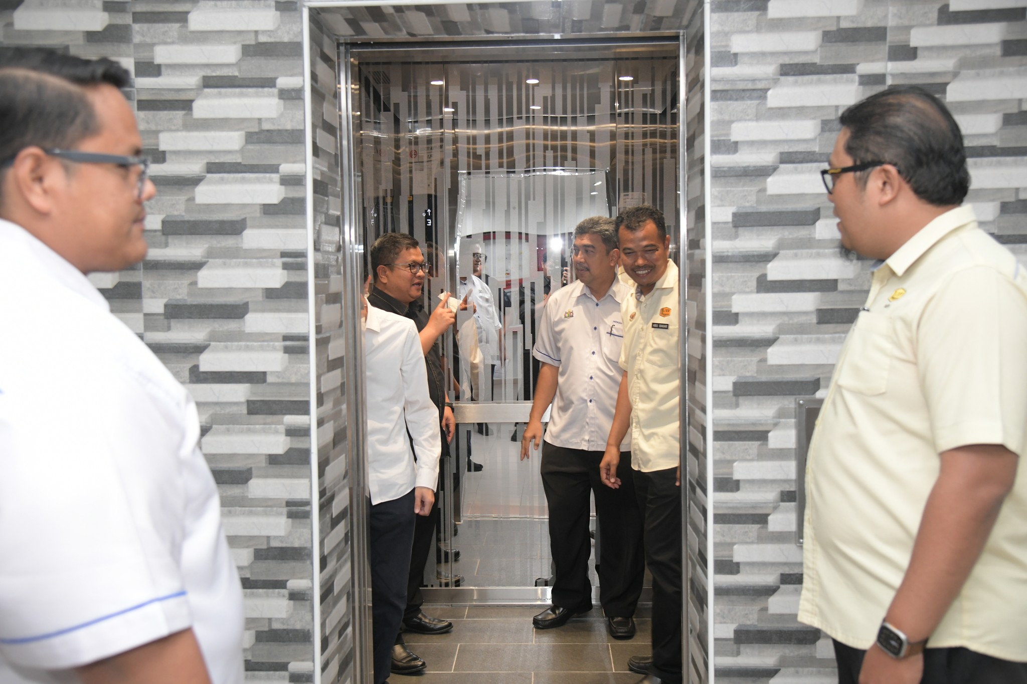 Majlis Penyerahan Projek Kerja-kerja Penggantian Satu (1) Unit Sistem Lif dan Lain-lain Kerja Berkaitan 2