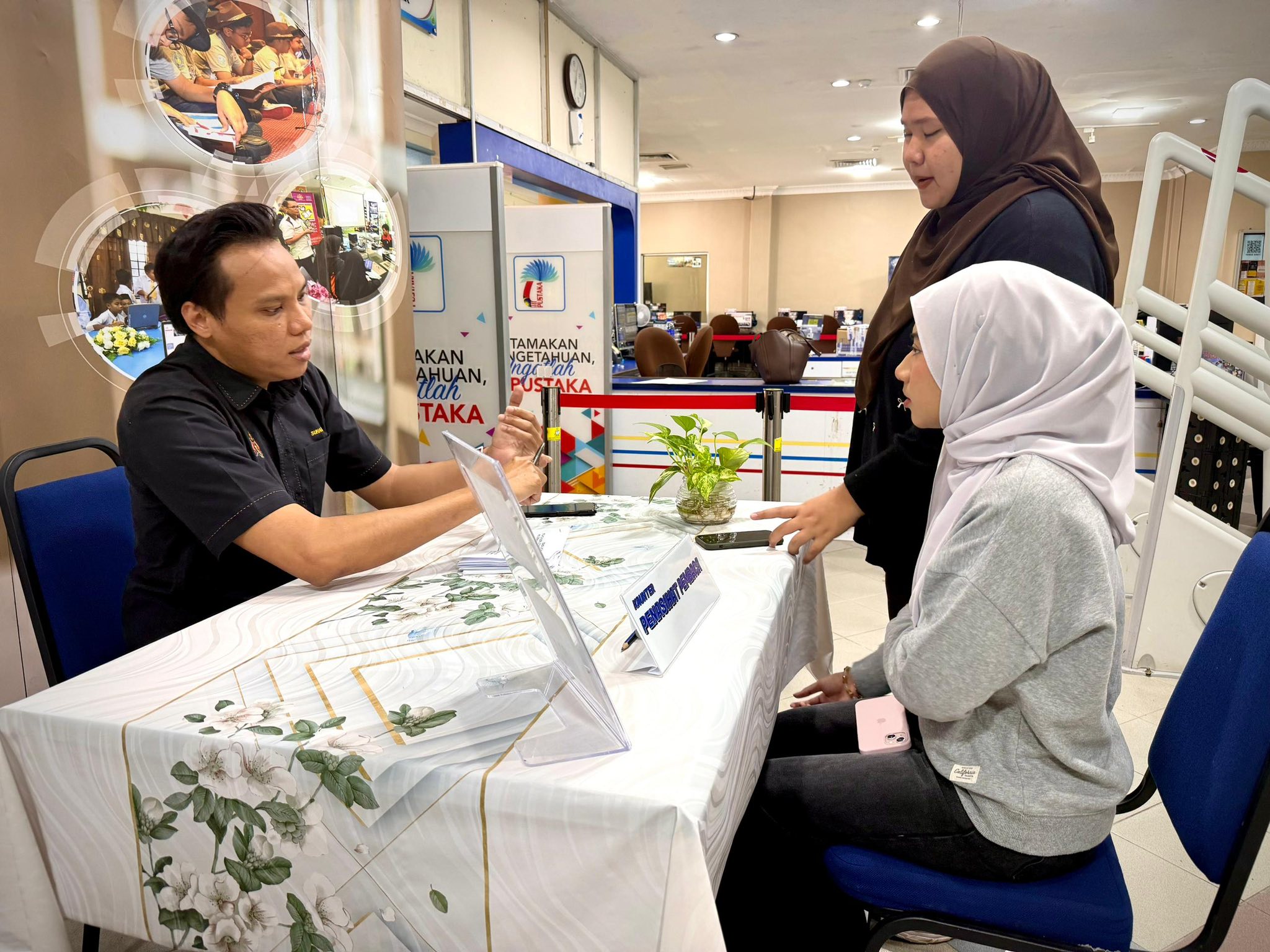 KAUNTER PENASIHAT PEMBACA PERPUSTAM 4