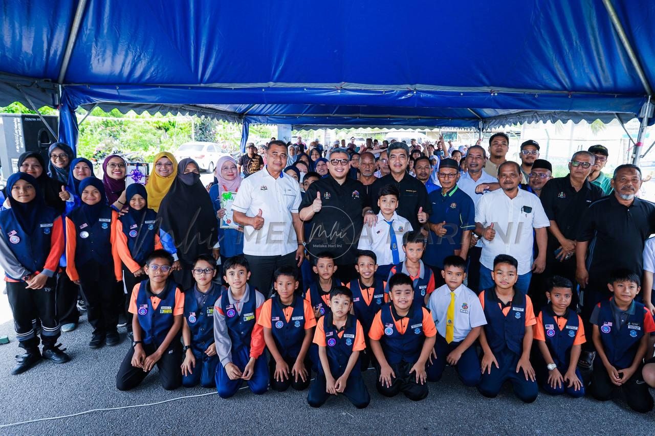 WRUR: SEKOLAH RENDAH DI SUNGAI UDANG DAPAT RM1,000 PUPUK BUDAYA MEMBACA