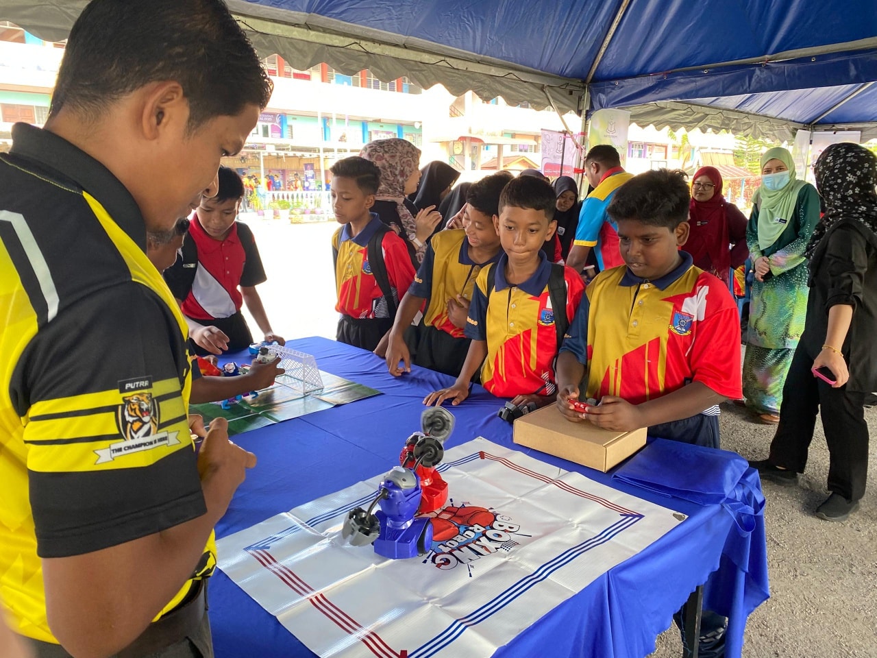 Program Wakil Rakyat Untuk Rakyat (WRUR): Sentuhan Ilmu Jalinan Komuniti @ SMK Seri Bemban 3
