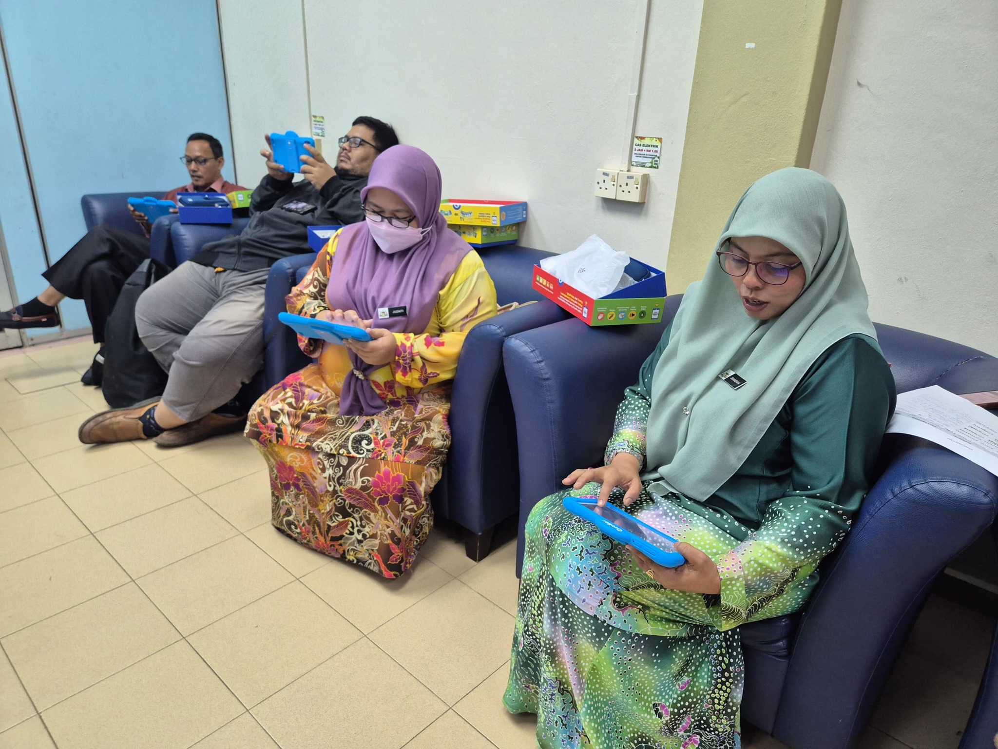 SESI LATIHAN PENGGUNAAN GROLIER SUPER READER