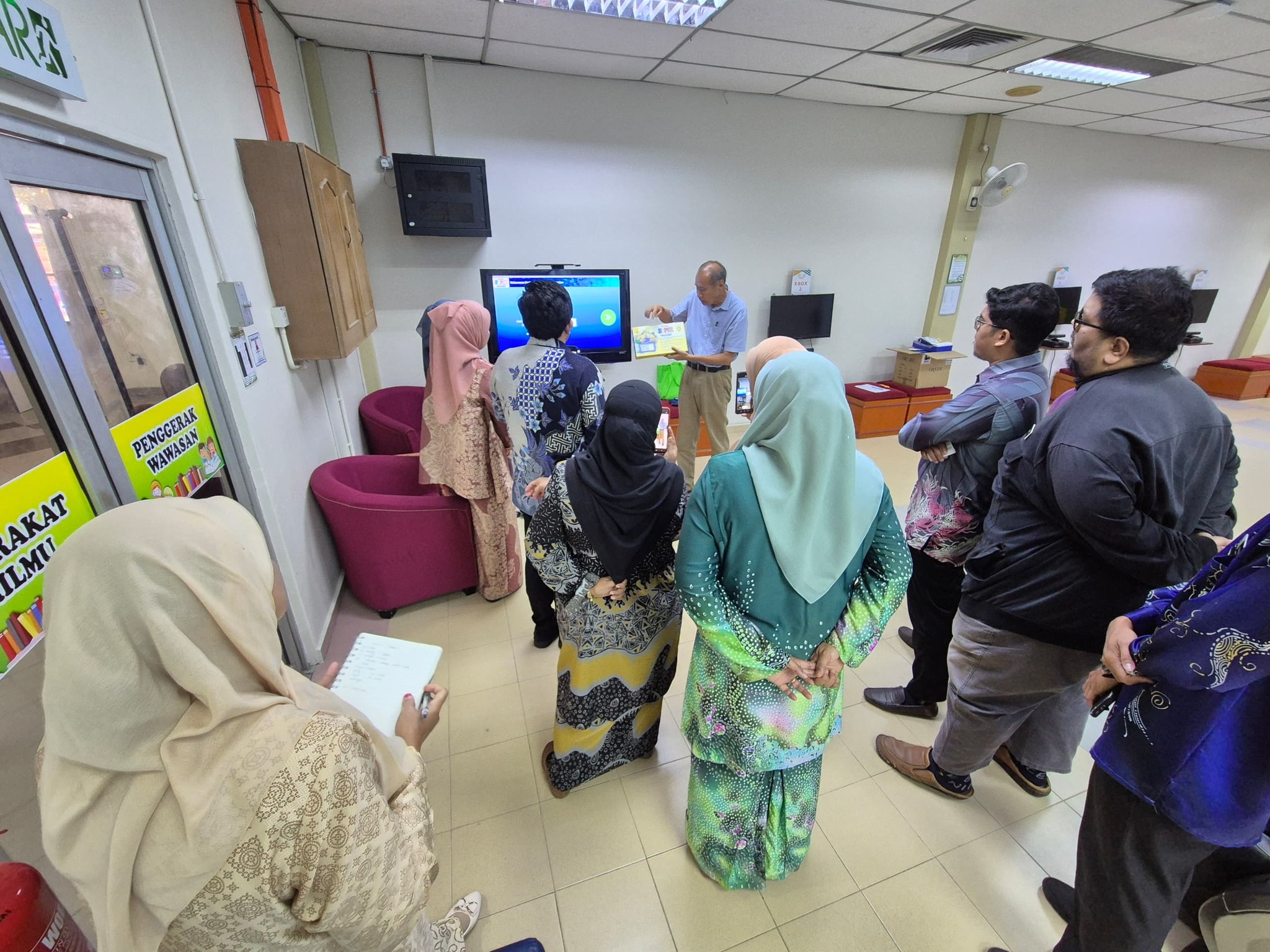 SESI LATIHAN PENGGUNAAN GROLIER SUPER READER