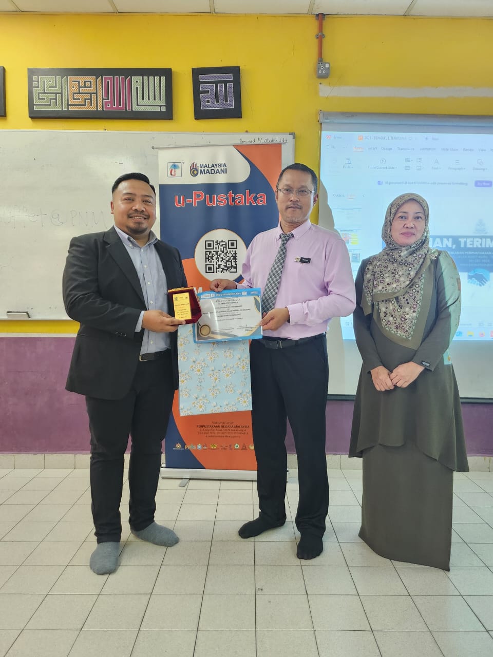 Literasi Membentuk Generasi Cemerlang