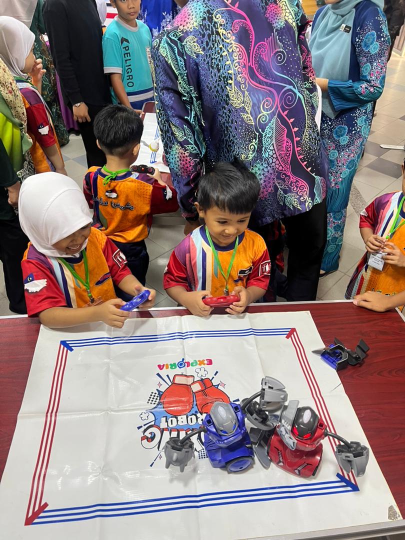 LAWATAN BERSAMA DARI TABIKA KEMAS BISTARI BUKIT KATIL, TABIKA KEMAS TAMAN SAUJANA INDAH DAN TABIKA KEMAS PADANG JAMBU