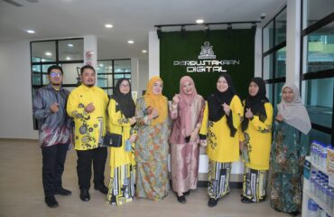 LAWATAN DAN SUMBANGAN BUKU PENERBIT MARDI KEPADA PERPUSTAM