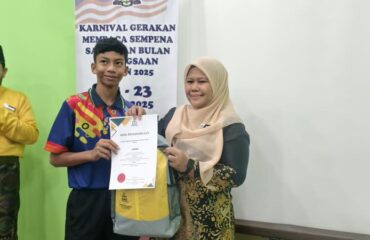 Penyampaian Hadiah Pertandingan Mewarna kategori OKU / Pendidikan Khas