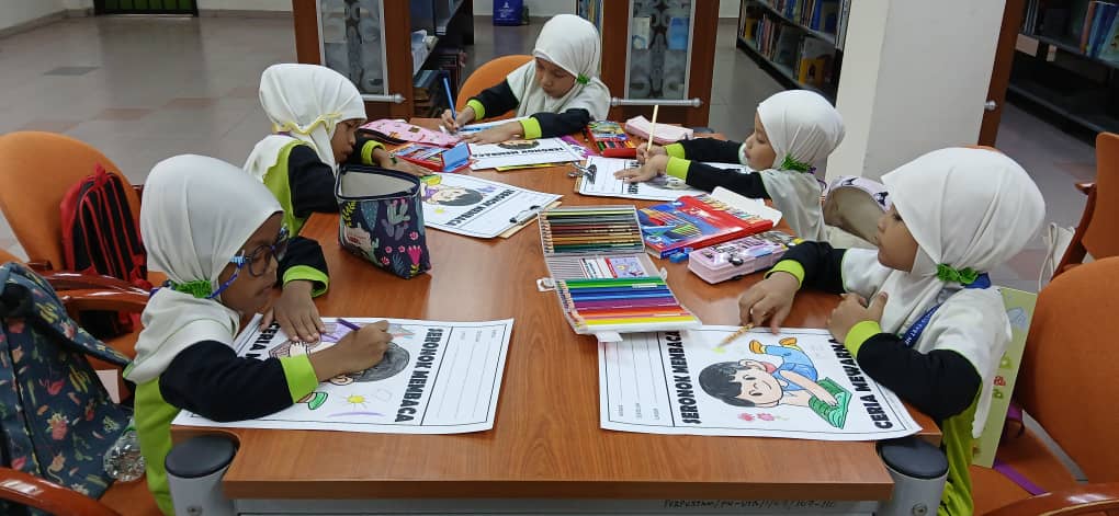 Pertandingan Mewarna Keluarga Madani bertema " Seronok Membaca, Ceria Mewarna "