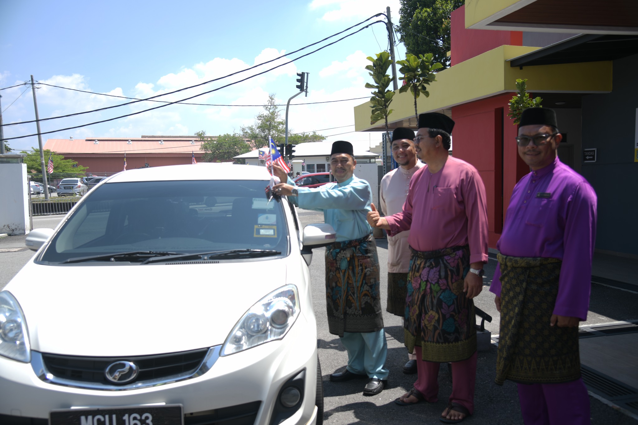 Pelancaran kempen kibar jalur gemilang bagi menyemarakkan bulan kemerdekaan yang ke - 68