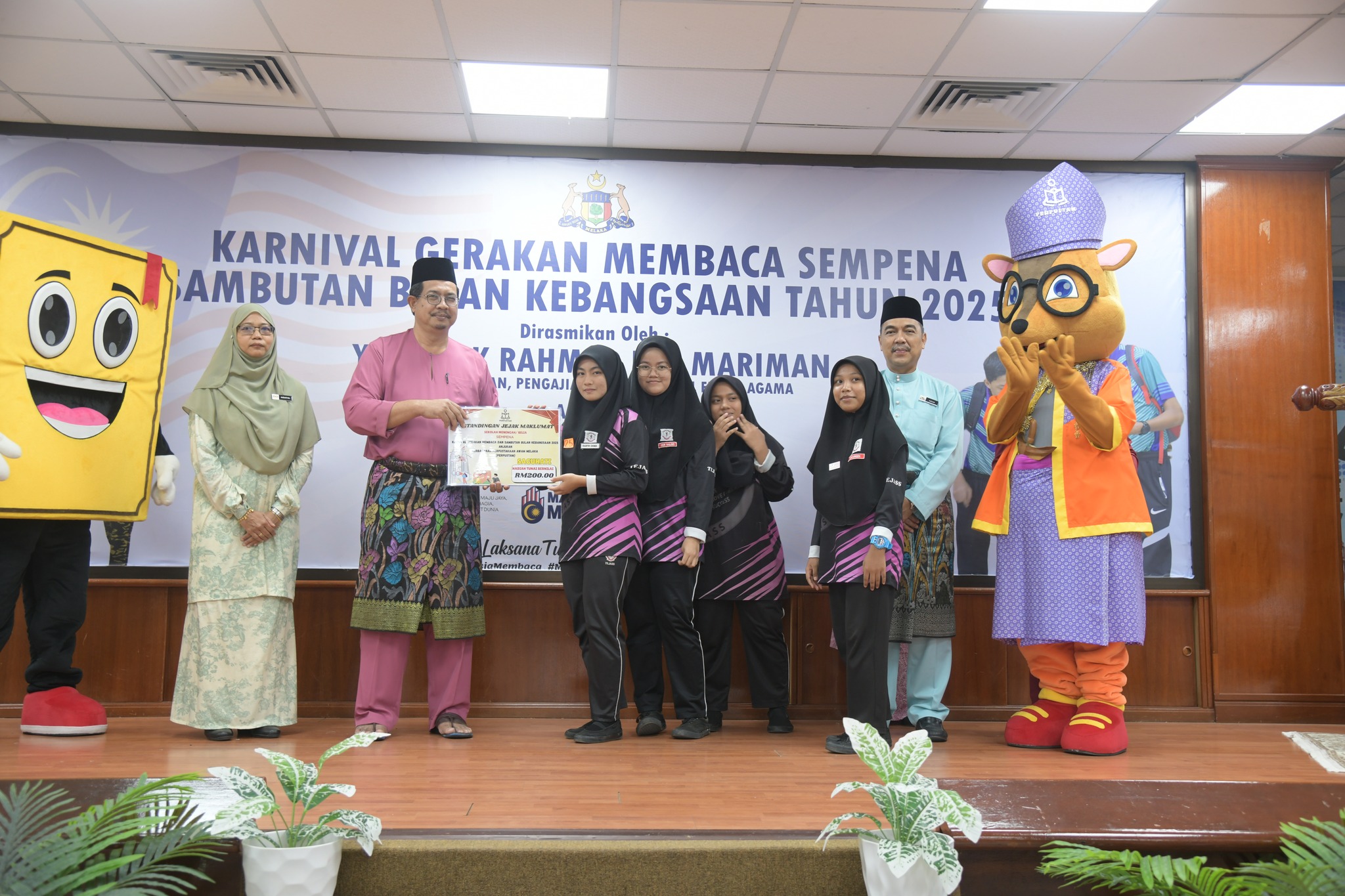 Penyampaian Hadiah Pertandingan Jejak Maklumat kategori Sekolah Menengah / Belia