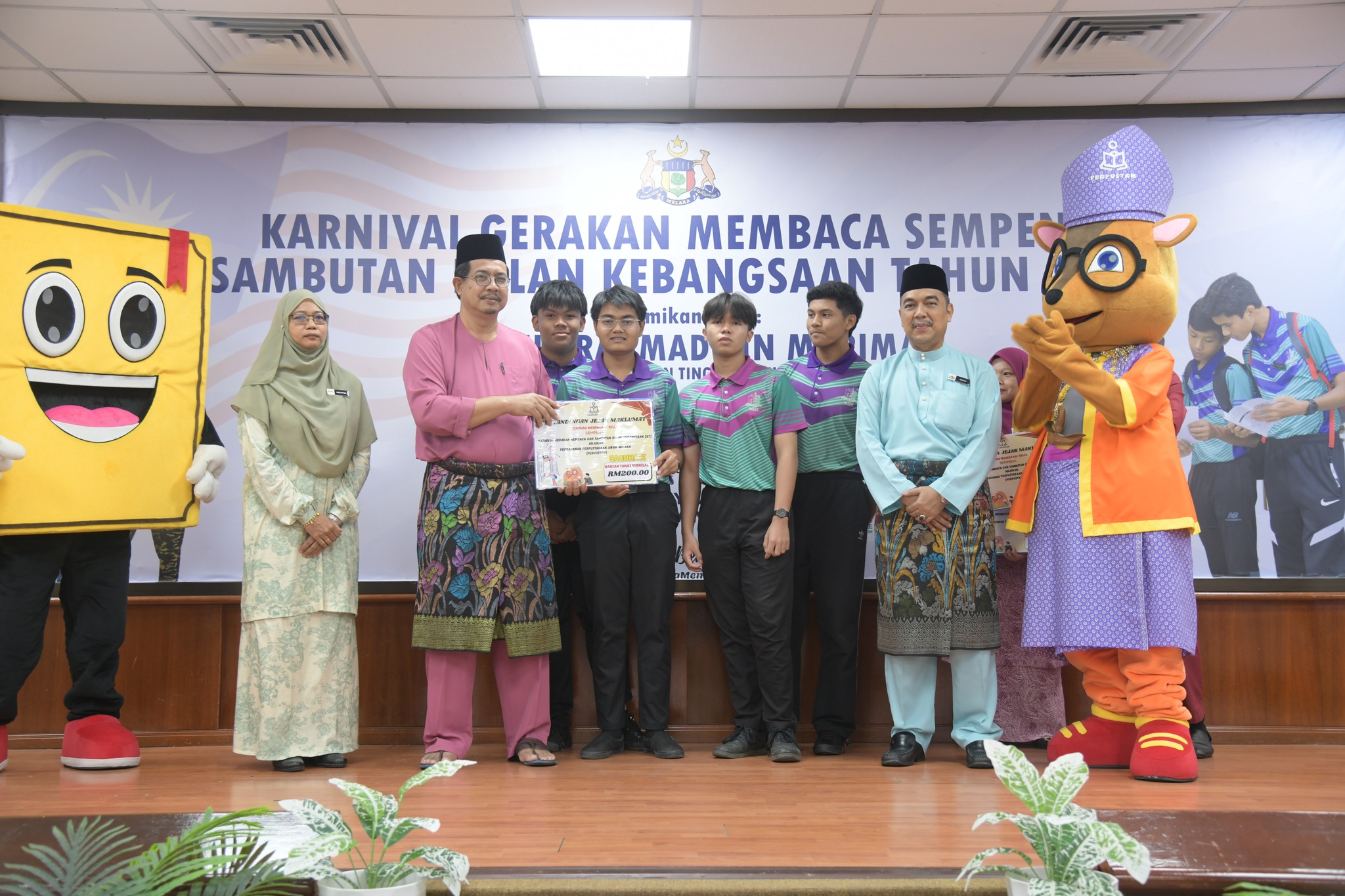 Penyampaian Hadiah Pertandingan Jejak Maklumat kategori Sekolah Menengah / Belia