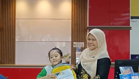 Penyampaian Hadiah Pertandingan Mewarna kategori Sekolah Rendah / Tahap 1