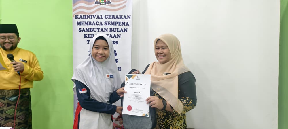 Penyampaian Hadiah Pertandingan Mewarna kategori OKU / Pendidikan Khas