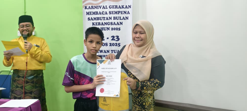 Penyampaian Hadiah Pertandingan Mewarna kategori OKU / Pendidikan Khas
