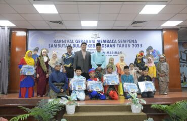 Penyampaian Hadiah Pertandingan Deklamasi Sajak Kategori Tahap 2