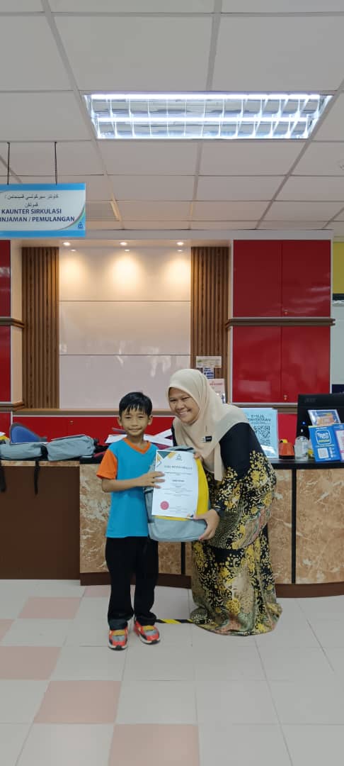 Penyampaian Hadiah Pertandingan Mewarna kategori Sekolah Tabika
