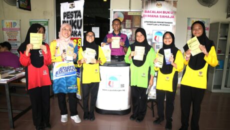 PAMERAN PERPUSTAKAAN DI SEKOLAH TINGGI PEREMPUAN MELAKA