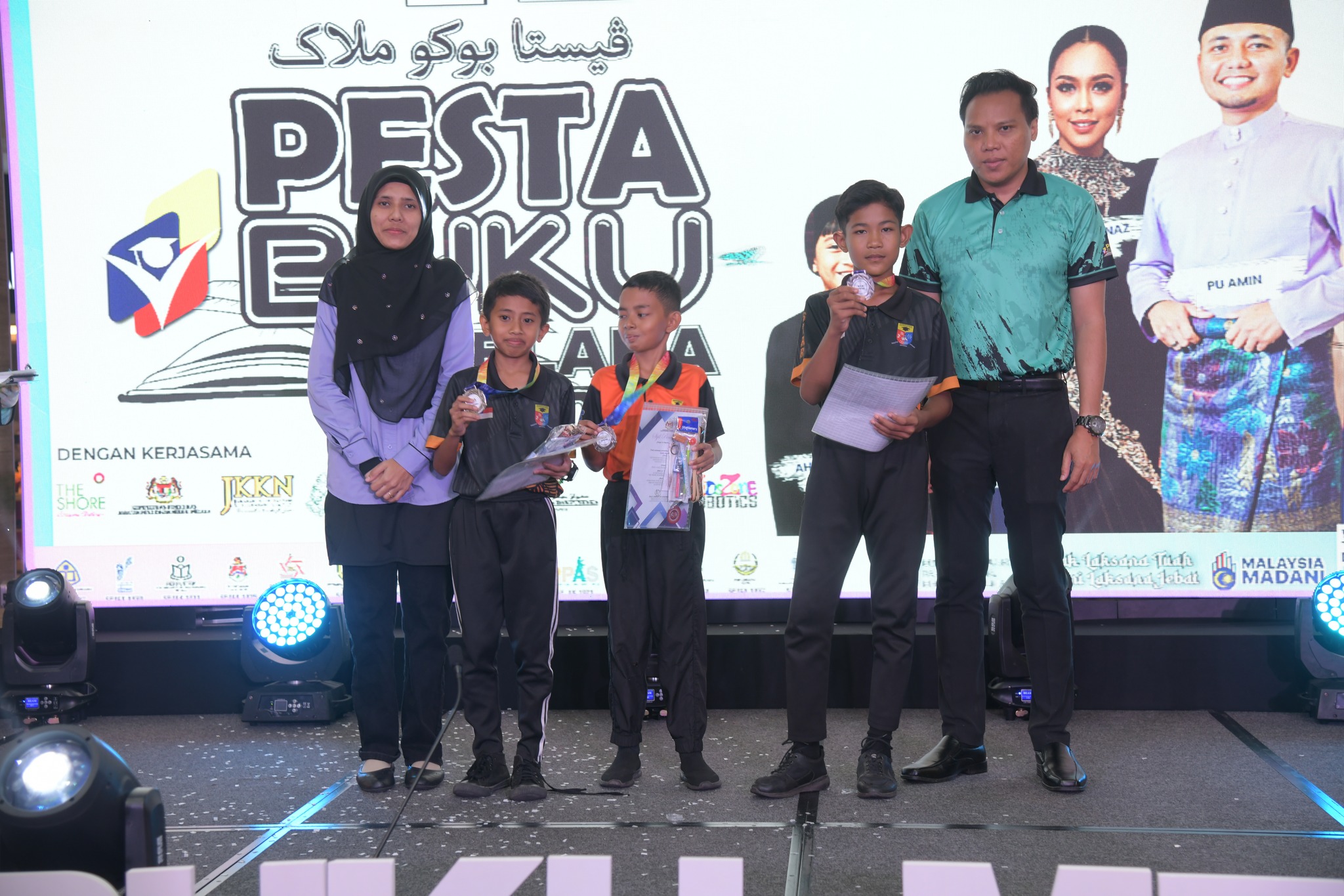 KEPUTUSAN PERTANDINGAN ROBOTIK SEKOLAH MENENGAH