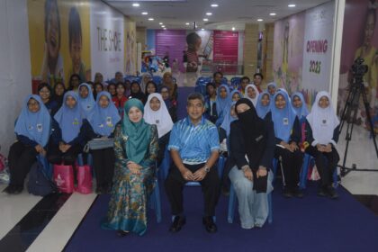 SESI BERSAMA PENULIS : AZU SHAHDAN