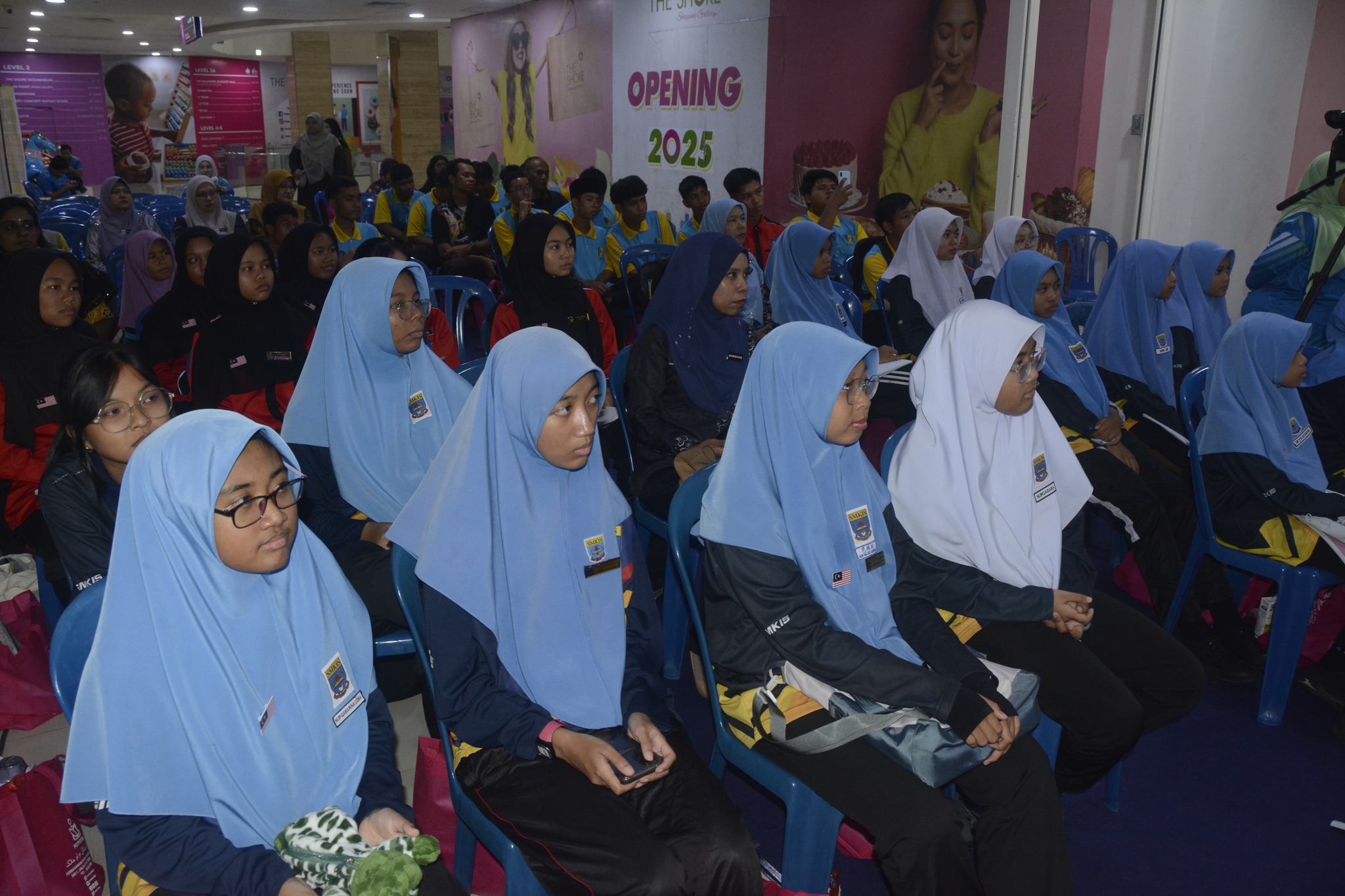 SESI BERSAMA PENULIS : AZU SHAHDAN