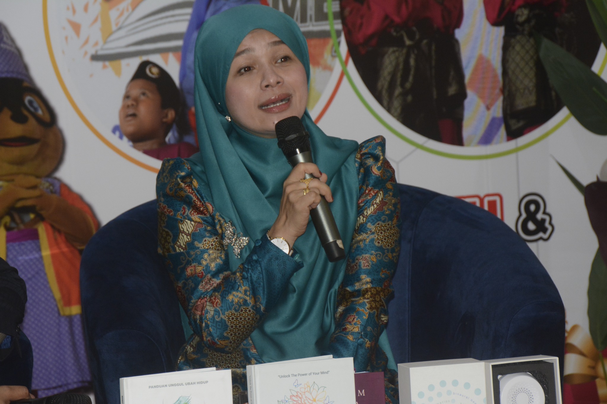 SESI BERSAMA PENULIS : AZU SHAHDAN