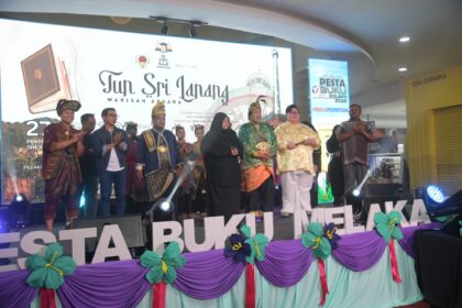 PEMENTASAN TEATER OLEH DBP WILAYAH SELATAN