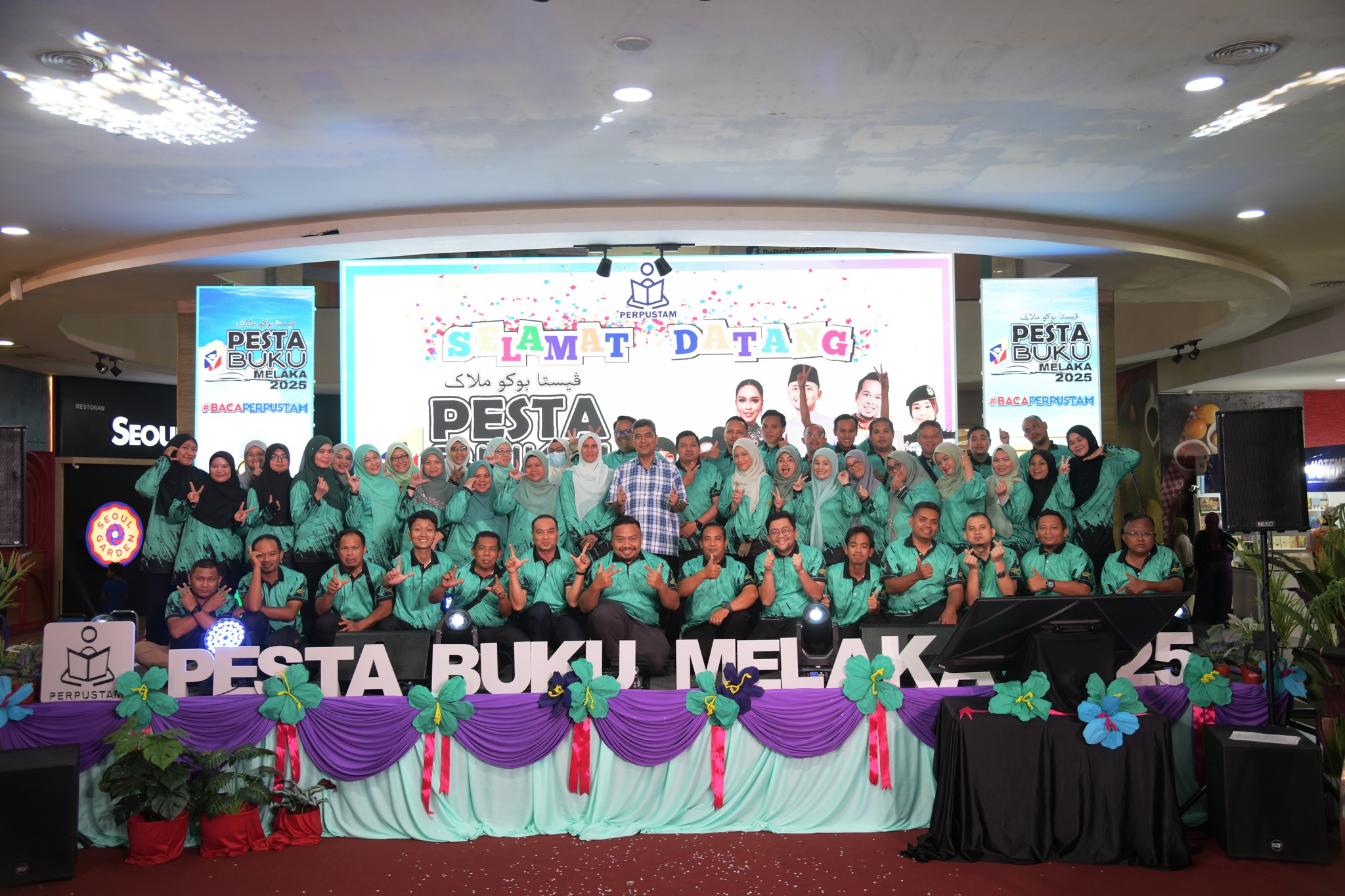    
⏰10.00 Pagi  - 10.00 Malam
28 September 2025 (Ahad)
Pentas Utama, The Shore Shopping Gallery, Melaka
Setiap pertemuan pasti ada perpisahan. Pesta Buku Melaka 2025 sudah pun melabuhkan tirai. Semua warga kerja PERPUSTAM dan urusetia yang terlibat bagi menjayakan Pesta Buku Melaka 2025 memohon maaf sekirannya sepanjang berlangsung program ini ada berlaku kesilapan dan kelemahan dari pihak kami. 
PERPUSTAM juga amat berterima kasih kepada semua peserta dan pihak sekolah yang menyertai aktiviti-aktiviti serta pengunjung-pengunjung yang tidak putus-putus hadir menyokong Pesta Buku Melaka ini. Tanpa anda semua sudah pasti Pesta Buku Melaka tidak bermakna.
Insya Allah, atas semua sokongan dan dorongan yang diberikan ini , PERPUSTAM akan terus menganjurkan Pesta Buku Melaka pada masa akan datang. Semoga kita berjumpa lagi pada Pesta Buku Melaka tahun 2026.