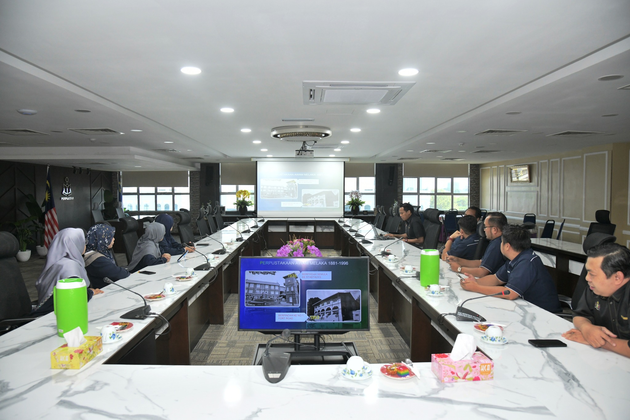 LAWATAN PENANDA ARAS DAN PEMBINAAN JARINGAN KE PERPUSTAM