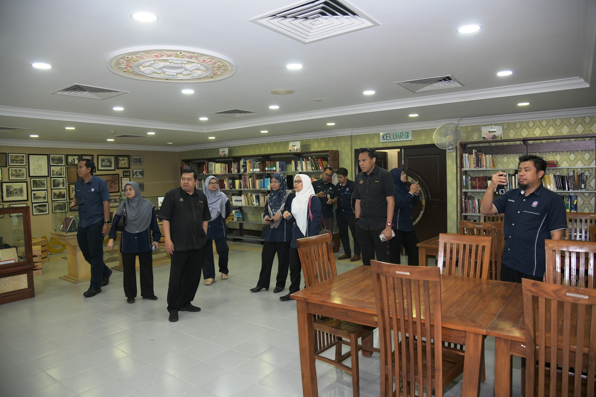 LAWATAN PENANDA ARAS DAN PEMBINAAN JARINGAN KE PERPUSTAM