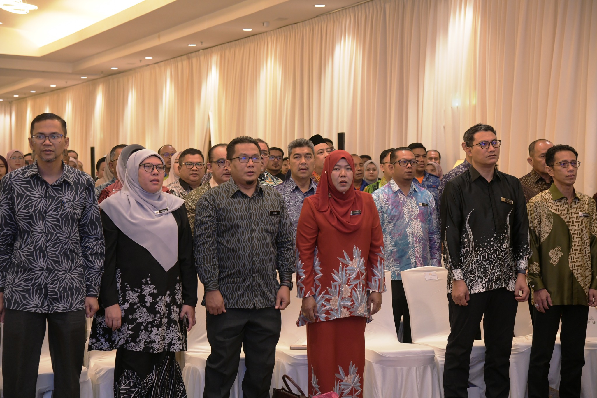 PERPUSTAM Terima Sijil Penghargaan Dashboard H.E.M.A.T