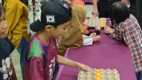 Bola Dalam Bekas Telur