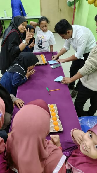 Bola Dalam Bekas Telur 