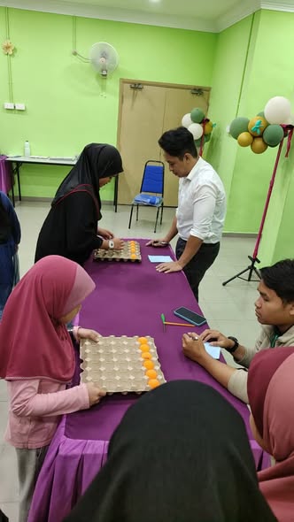 Bola Dalam Bekas Telur 