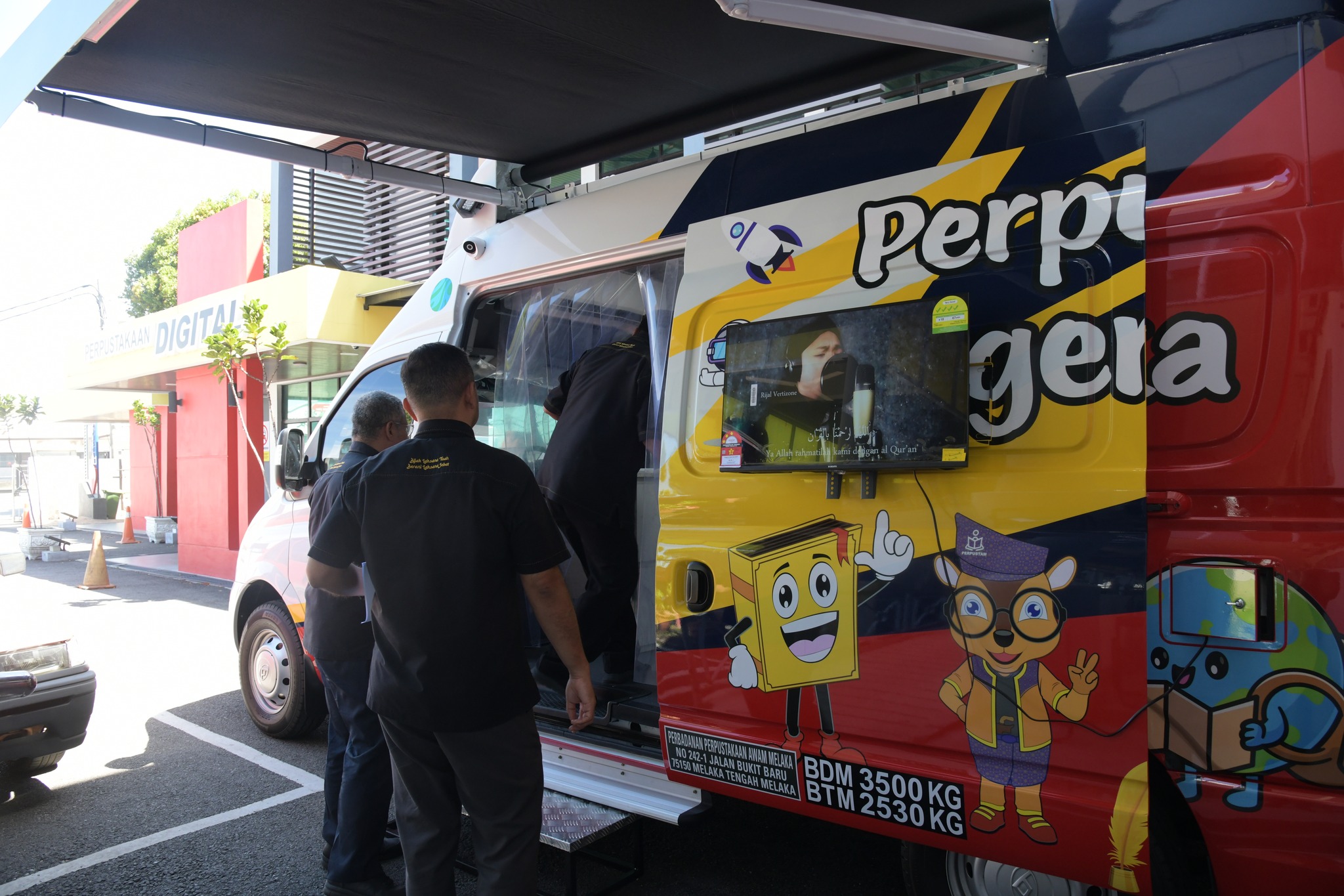 Terima Lawatan Kerja Jabatan Mufti Negeri Sembilan: Perpustakaan Bergerak Melaka/Smart Mobile Library