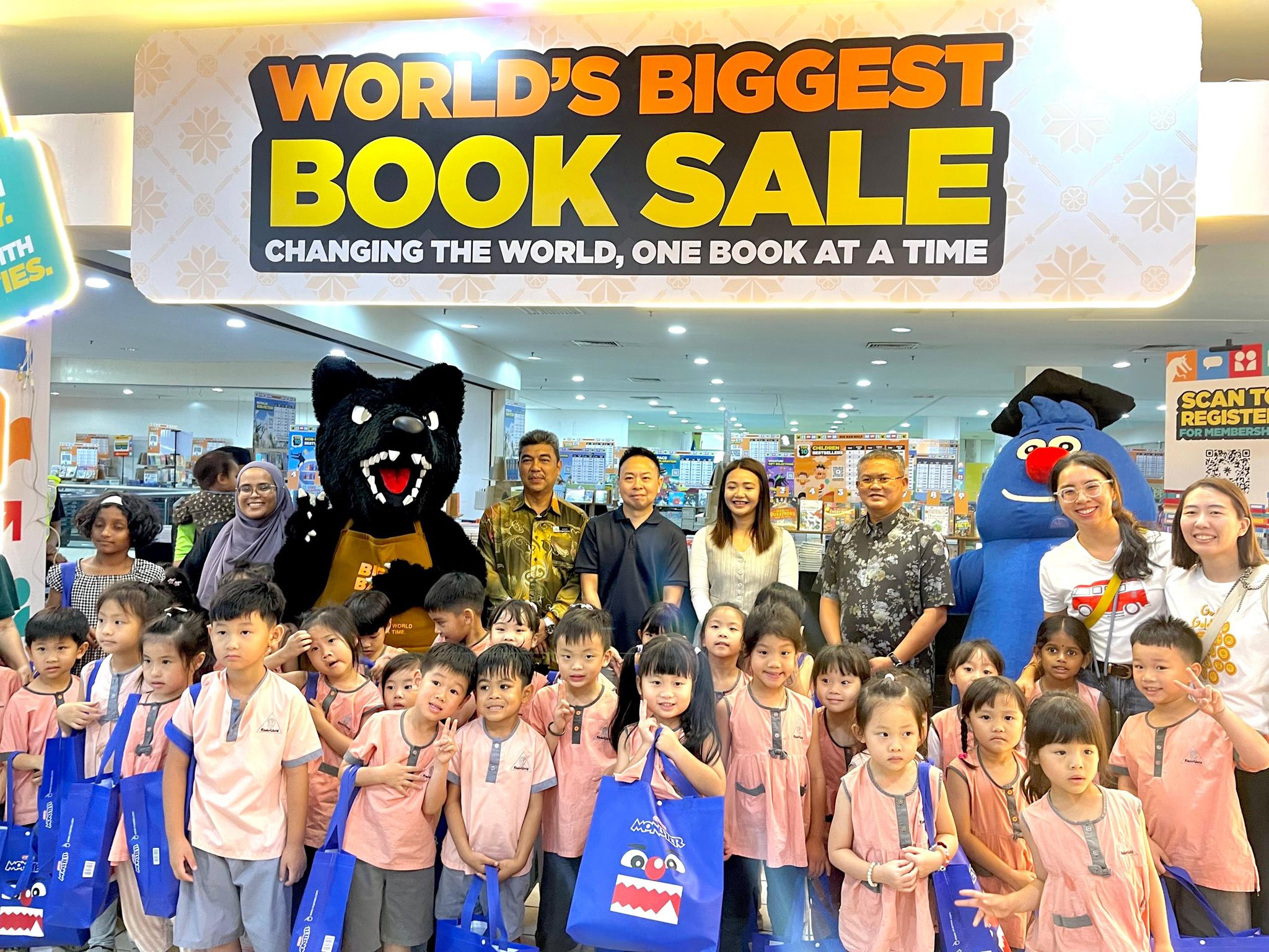MAJLIS PERASMIAN BIG BAD WOLF BOOKS SALE