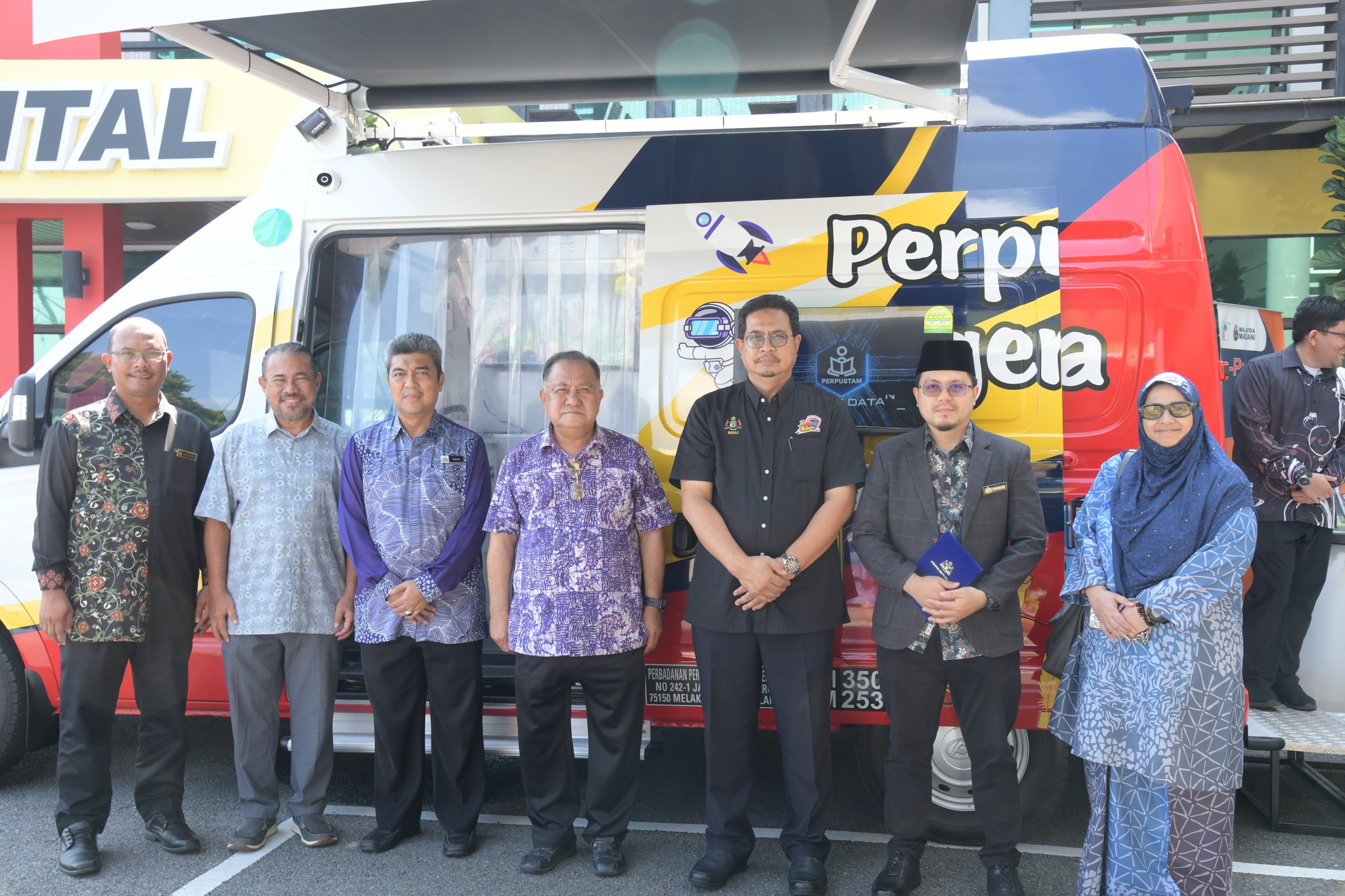 PELUNCURAN PERPUSTAKAAN BERGERAK