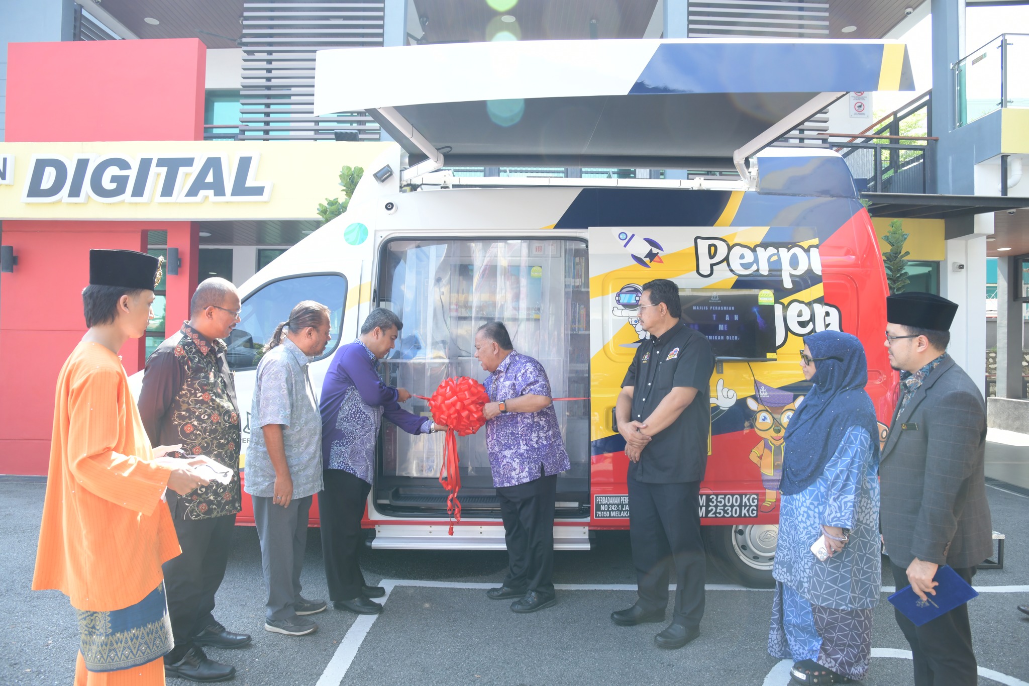 PELUNCURAN PERPUSTAKAAN BERGERAK 