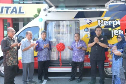 PELUNCURAN PERPUSTAKAAN BERGERAK