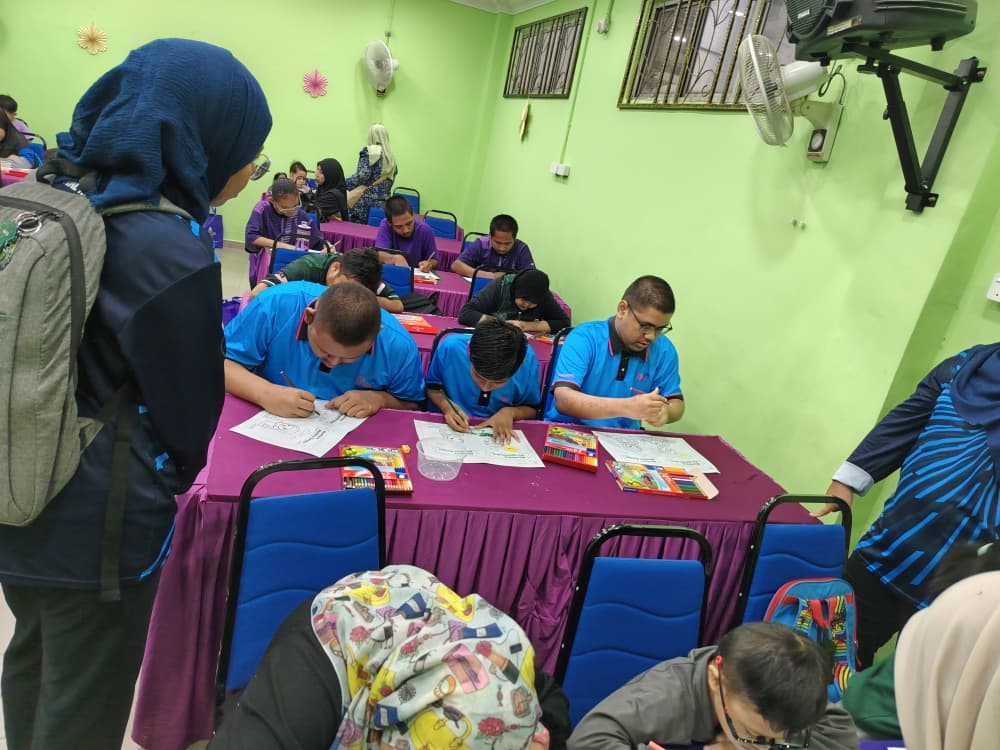 COLOURING COMPETITION OKU