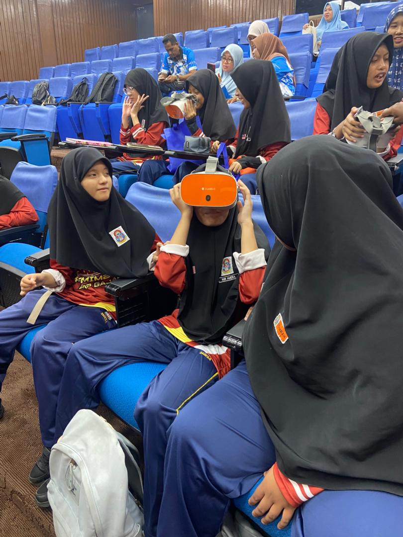 Lawatan sambil belajar dari Program Pendidikan Khas Integrasi (PPKI) Sekolah Menengah Kebangsaan Sultan Alauddin