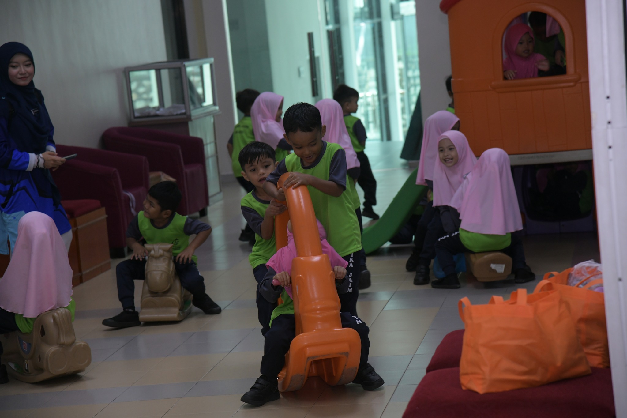 LAWATAN TADIKA JAIM TAMAN SERI RAMBAI KE PERPUSTAM