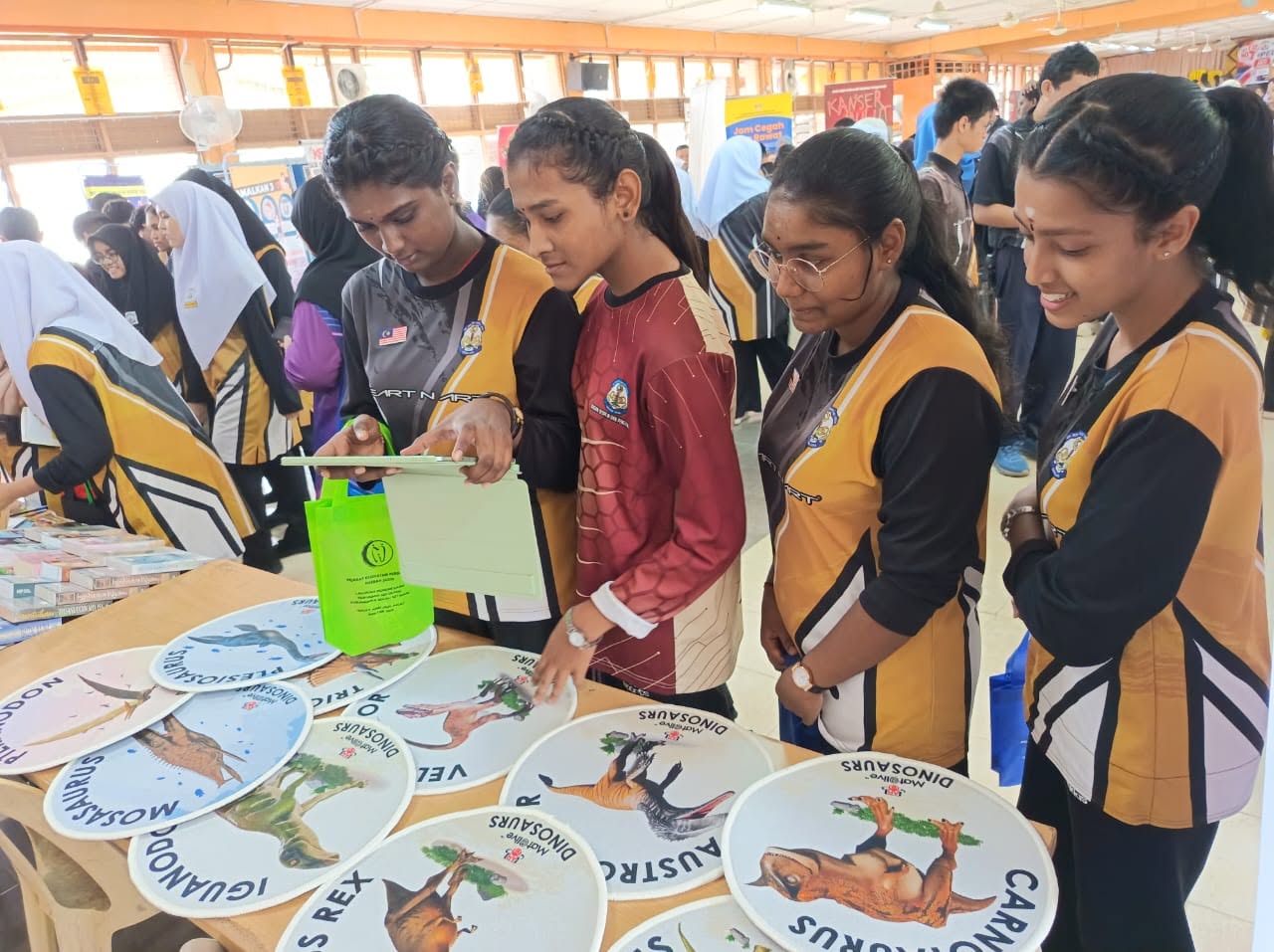 Pameran Sempena Minggu ANTIDADAH dan Kerjaya Di SMK Simpang Bekoh, Jasin